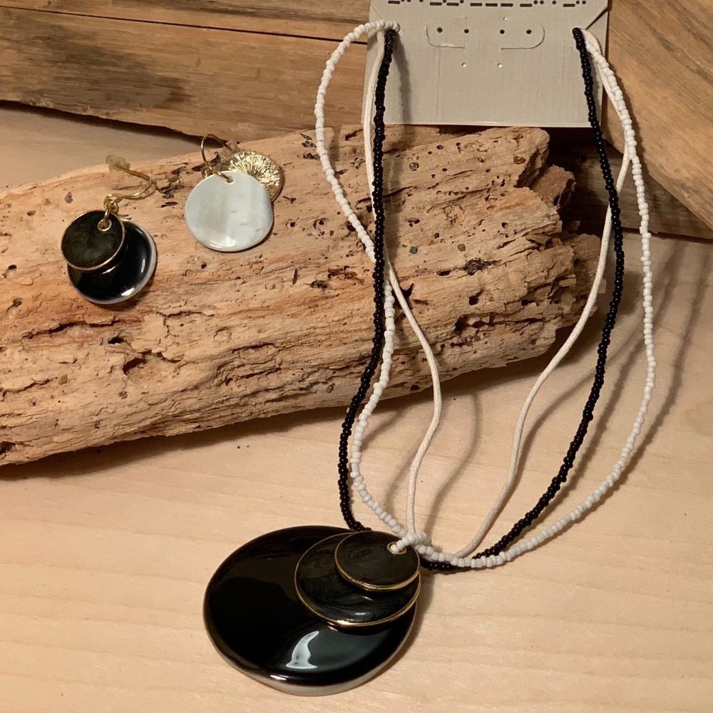 Black & White Medallion Necklace And Earrings Set